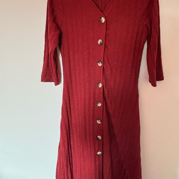 Elegant Red Button-Down Dress - Picture 1 of 7
